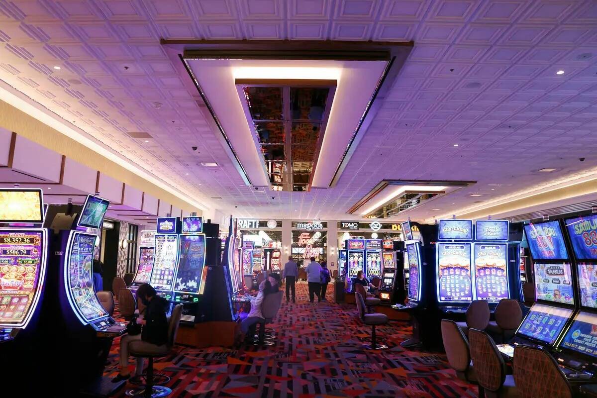 El Fremont Hotel and Casino, en el centro de Las Vegas, ha finalizado su renovación, que ha du ...