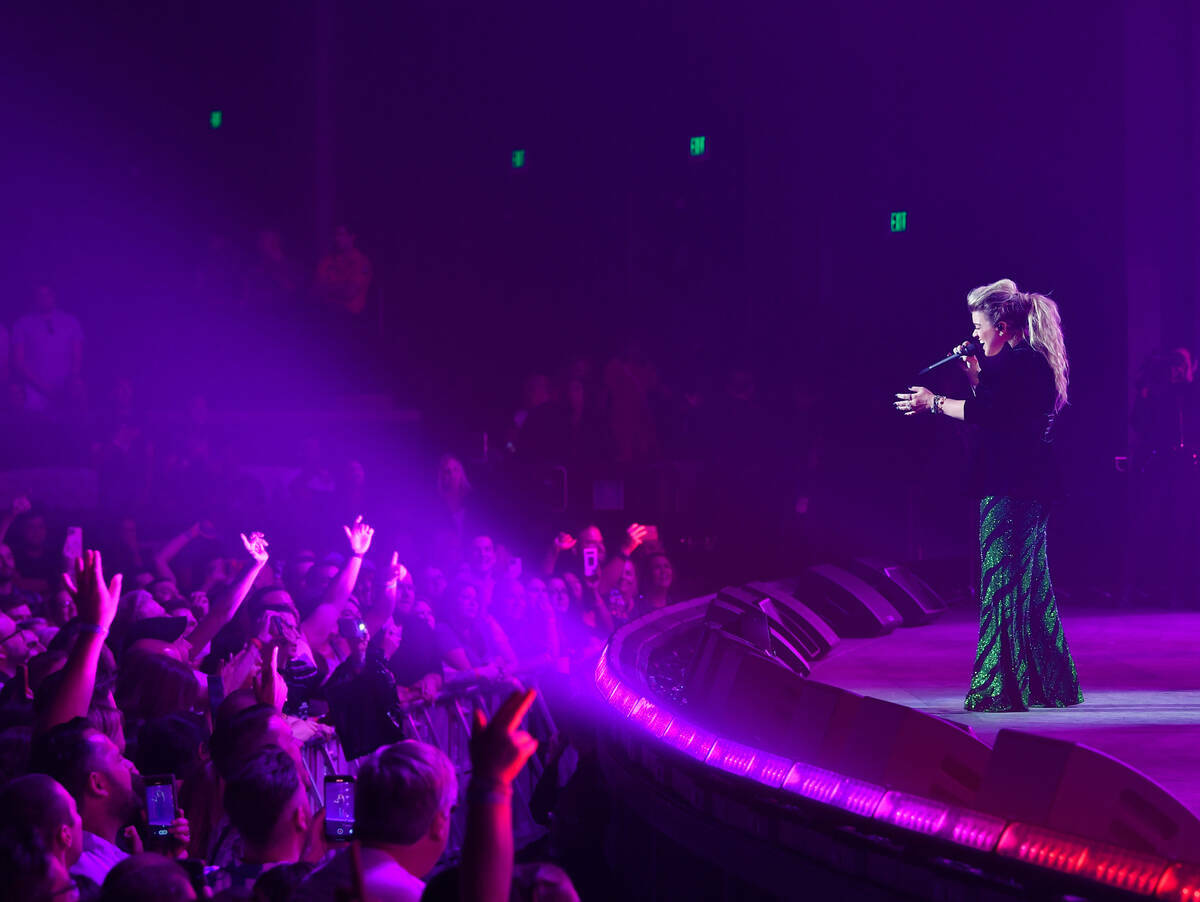 Kelly Clarkson actúa en el Bakkt Theater del Planet Hollywood, el 28 de julio de 2023, en Las ...