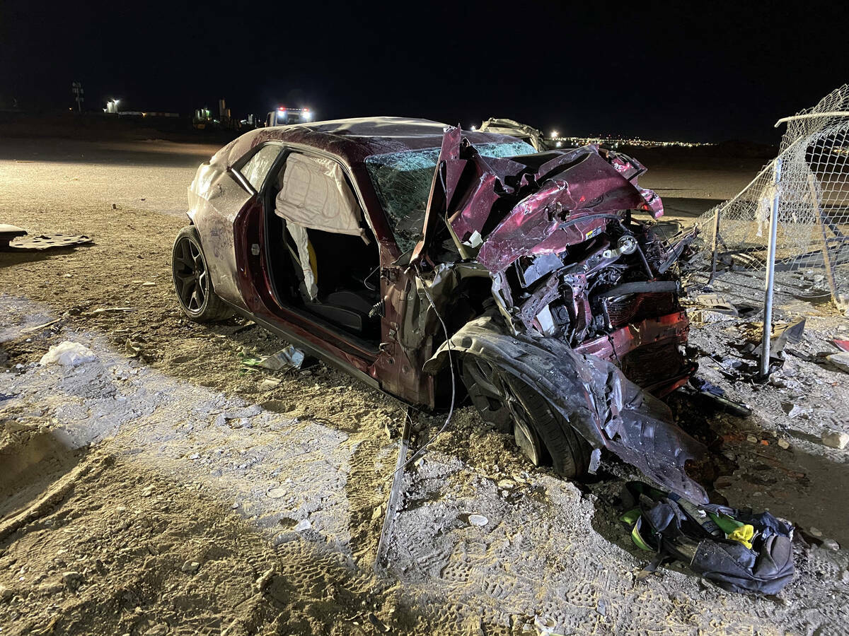 La policía dijo que el Dodge Challenger de Gary Dean Robinson iba a 103 mph cuando chocó cont ...