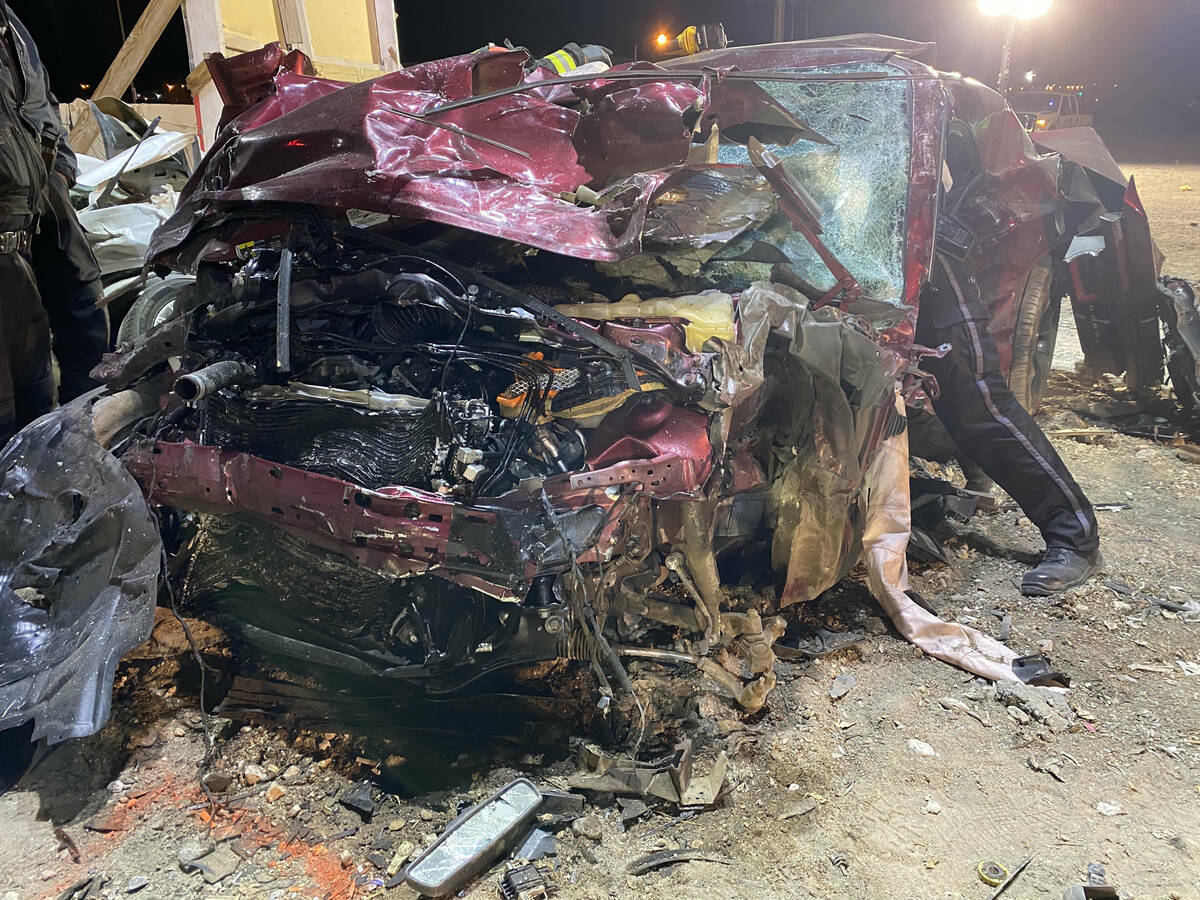 La policía dijo que el Dodge Challenger de Gary Dean Robinson viajaba a 103 mph cuando chocó ...
