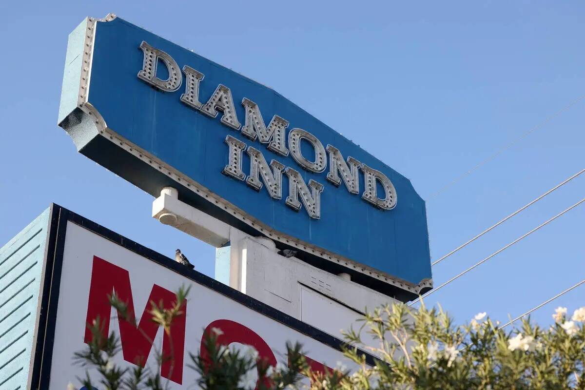 El Diamond Inn Motel cerrado en el Strip al norte de Russel Road en Las Vegas el viernes 24 de ...