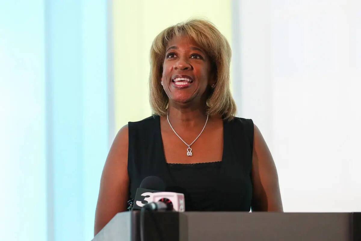 La alcaldesa de North Las Vegas, Pamela Goynes-Brown, habla en el nuevo campus de la Northeast ...