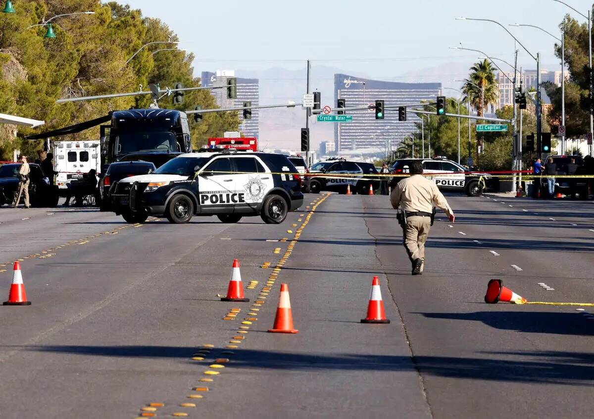 La policía de Las Vegas investiga un incidente de violencia doméstica en el que se usó fuerz ...