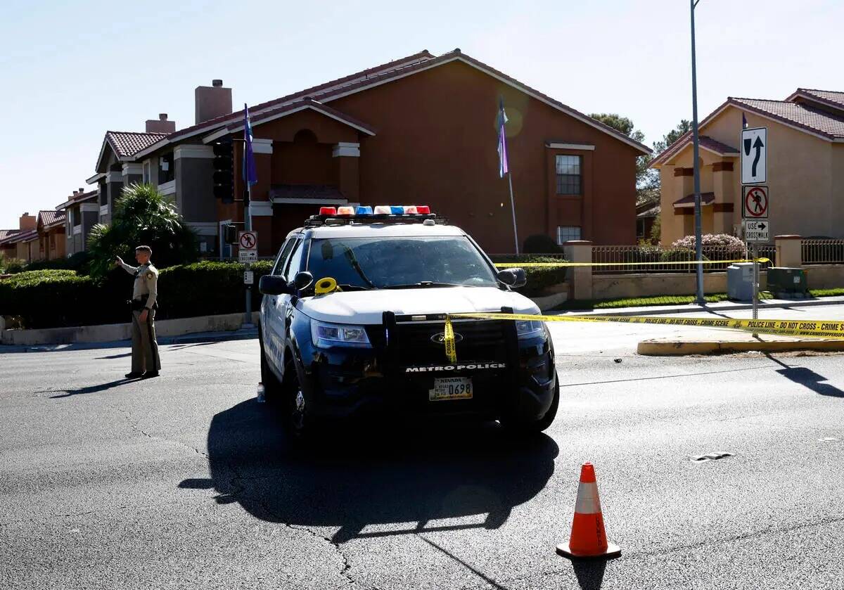 La policía de Las Vegas investiga un incidente de violencia doméstica en el que se usó fuerz ...