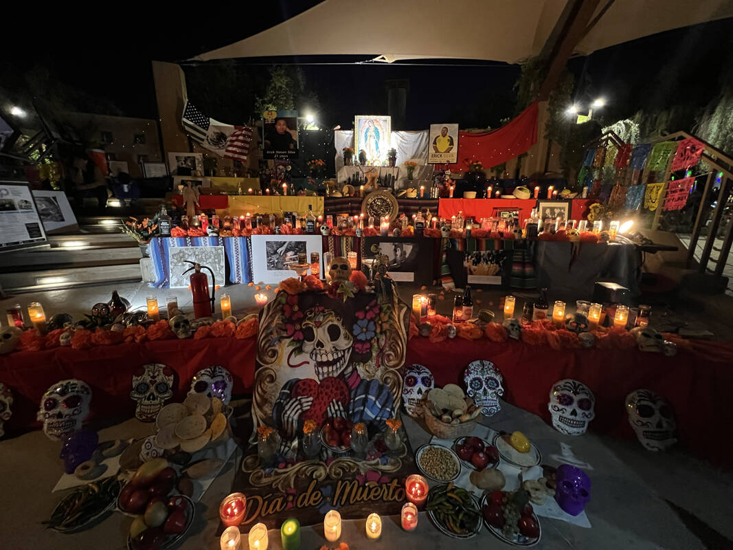 El altar ganador de la categoría tradicional recordó a las mujeres tarahumaras y al guardia d ...