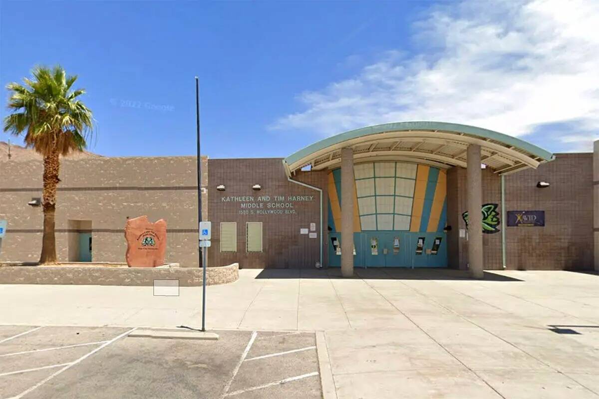 Harney Middle School en 1580 S. Hollywood Blvd. en Las Vegas se ve en una captura de pantalla. ...