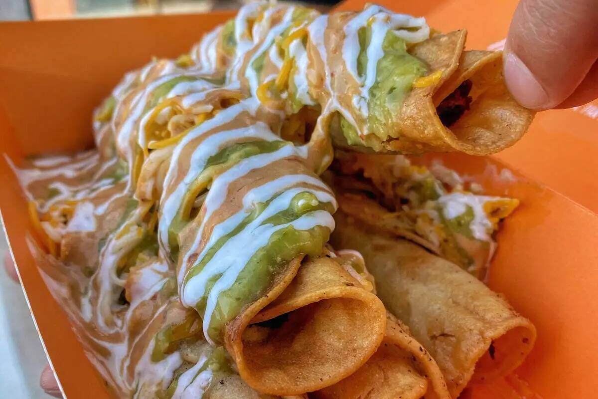 Roll-Em-Up Taquitos abrirá un segundo local en Las Vegas el 11 de noviembre de 2023. (Roll-Em- ...