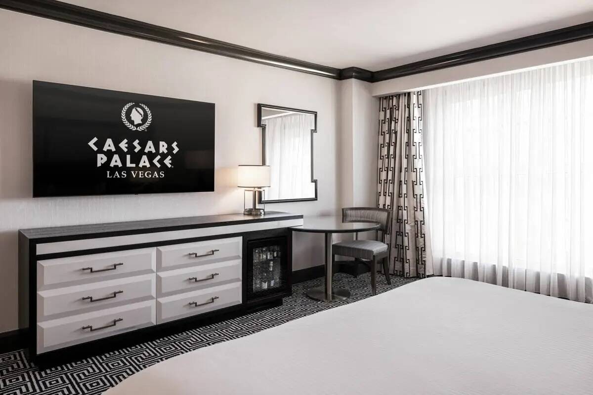 Un vistazo a las habitaciones recientemente renovadas de la Colosseum Tower del Caesars Palace. ...