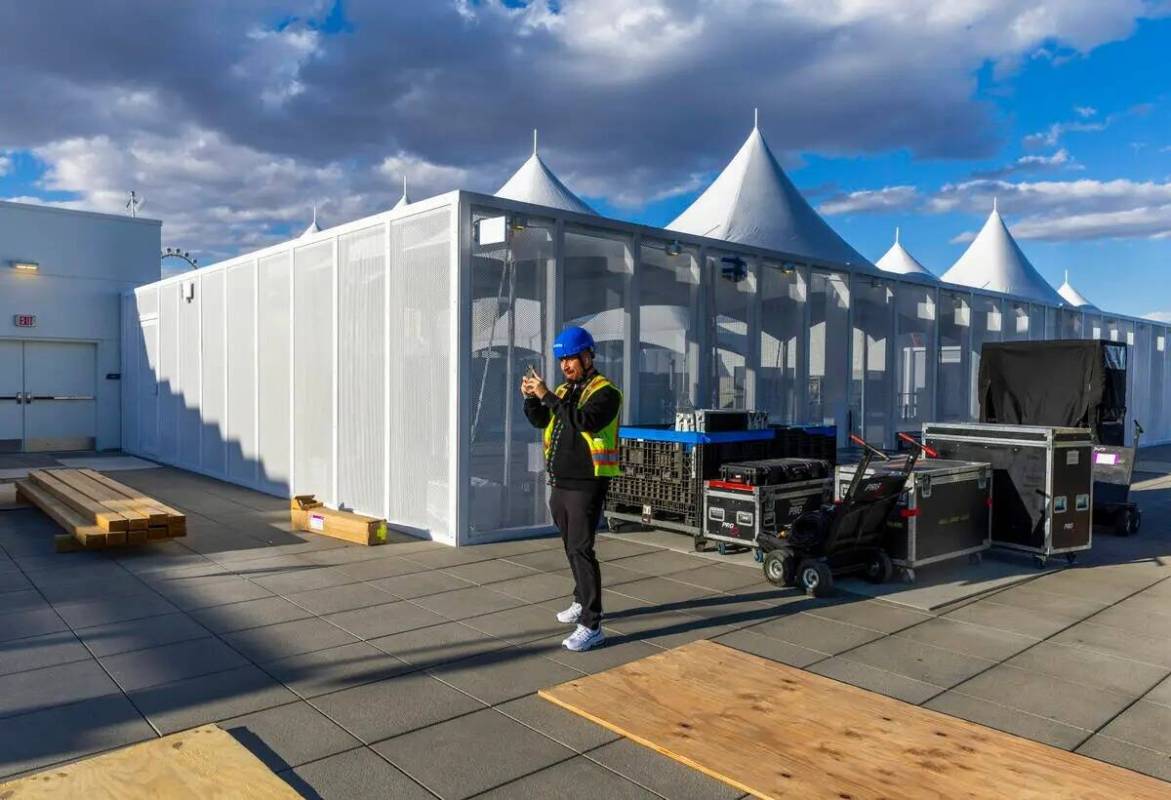 Una zona de carpas en la azotea del edificio de pits de la Fórmula Uno del Grand Prix de Las V ...