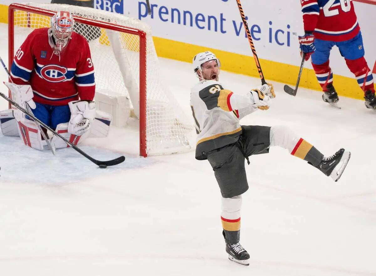Mark Stone (61) de Vegas Golden Knights celebra su gol sobre el portero de Montreal Canadiens C ...