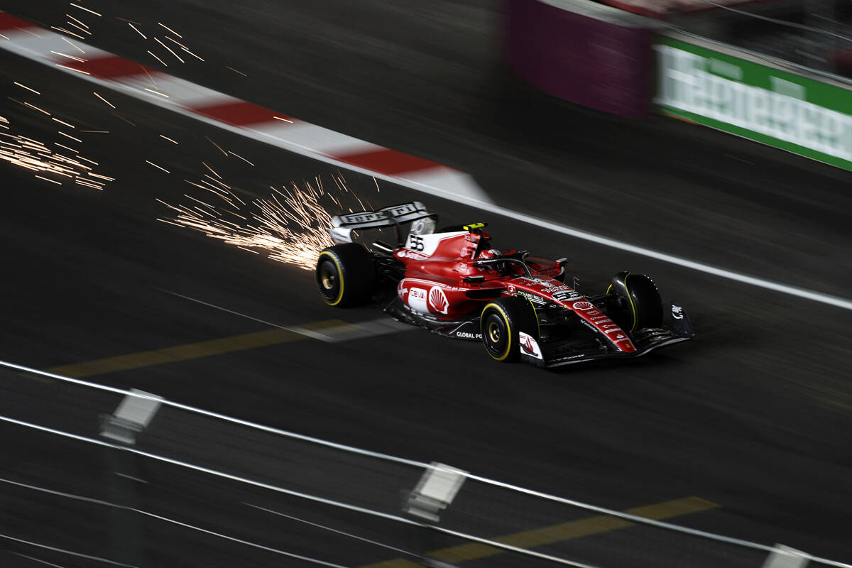 El piloto de Ferrari Carlos Sainz, de España, conduce durante la segunda práctica de la carre ...