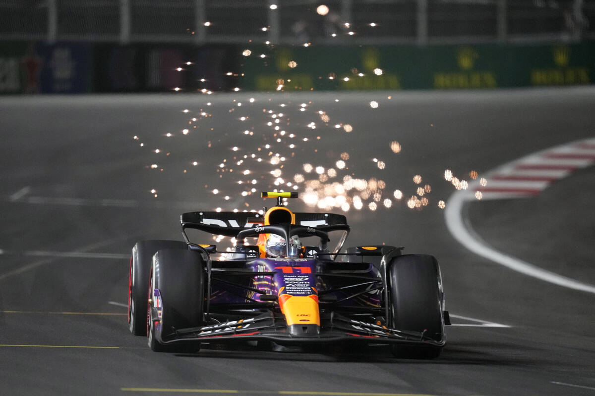 El piloto de Red Bull Sergio Pérez, de México, conduce durante la carrera de autos del Gran P ...
