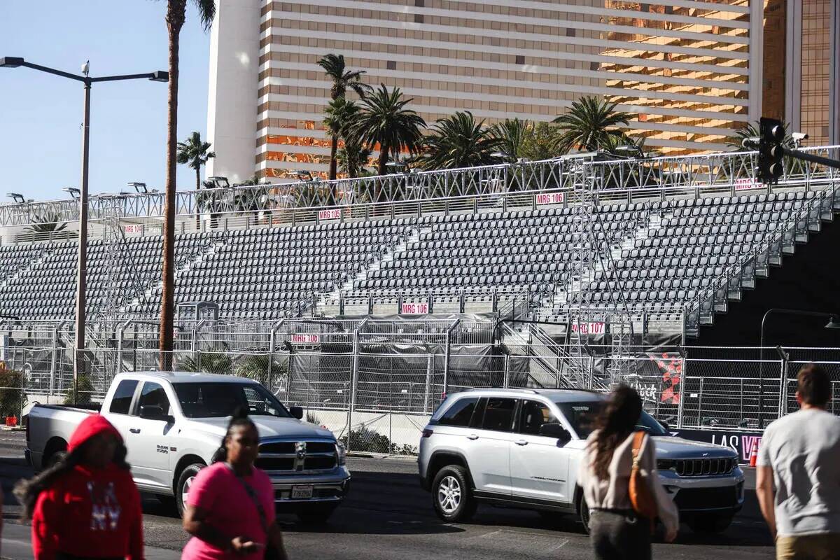 Tribunas para la carrera del Grand Prix de Las Vegas de Fórmula Uno en el Strip de Las Vegas, ...