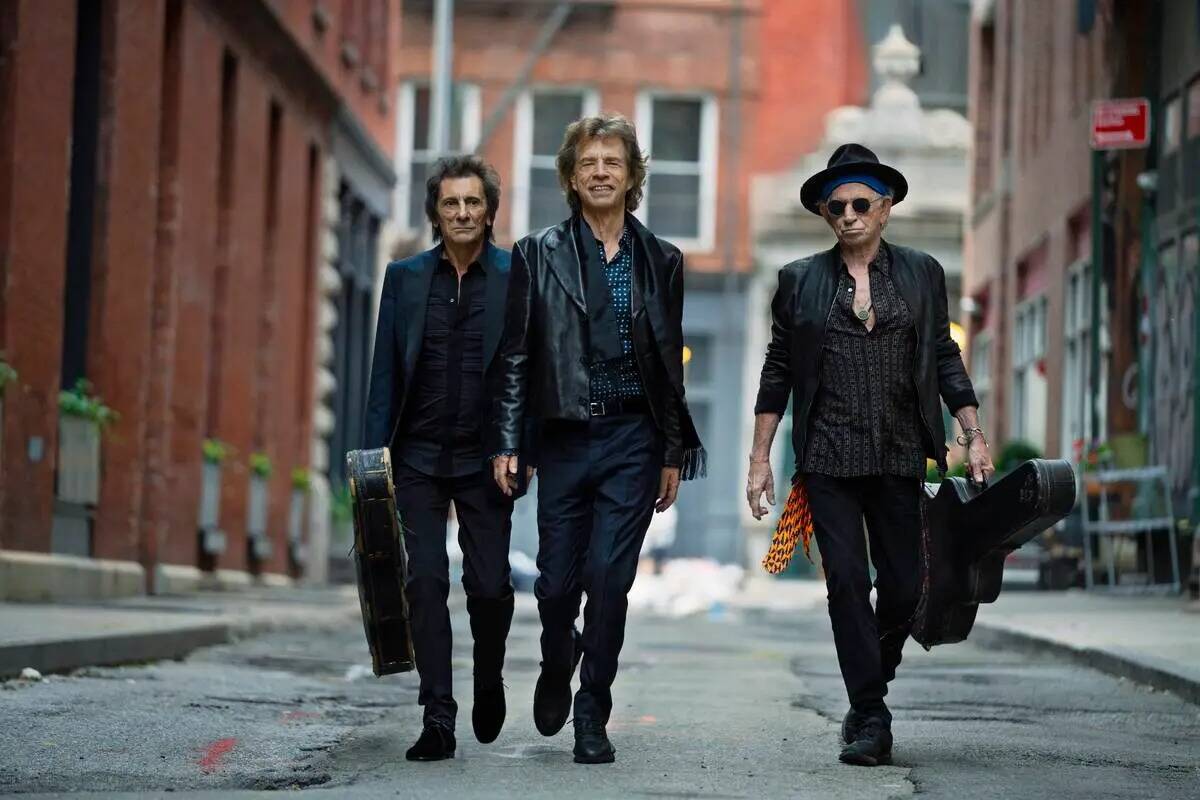 Ronnie Wood, Mick Jagger y Keith Richards, de izquierda a derecha, de los Rolling Stones en una ...