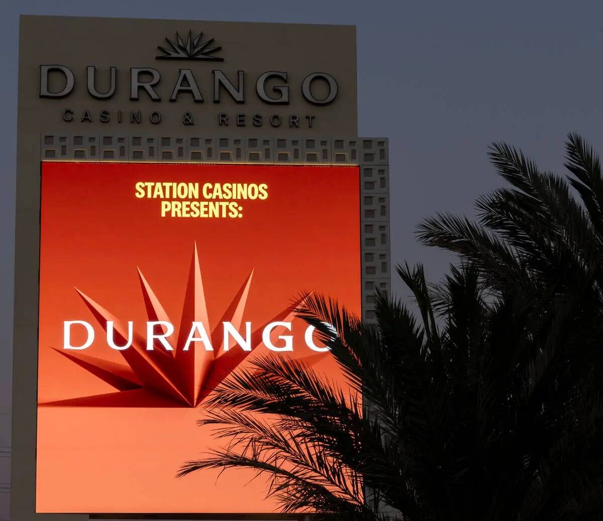 Una nueva marquesina se revela en Durango Casino & Resort el jueves 3 de agosto de 2023, en Las ...
