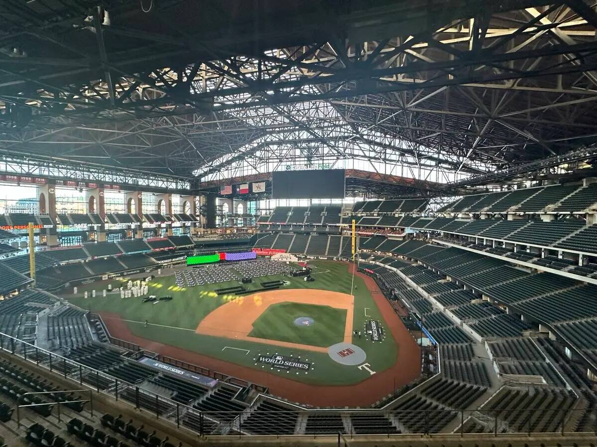 Vista general del Globe Life Field de los Texas Rangers en Arlington, Texas, el 15 de noviembre ...