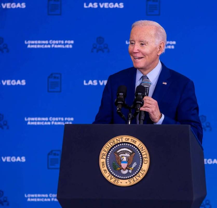 El presidente Joe Biden habla sobre la reducción de los costos de los medicamentos recetados d ...