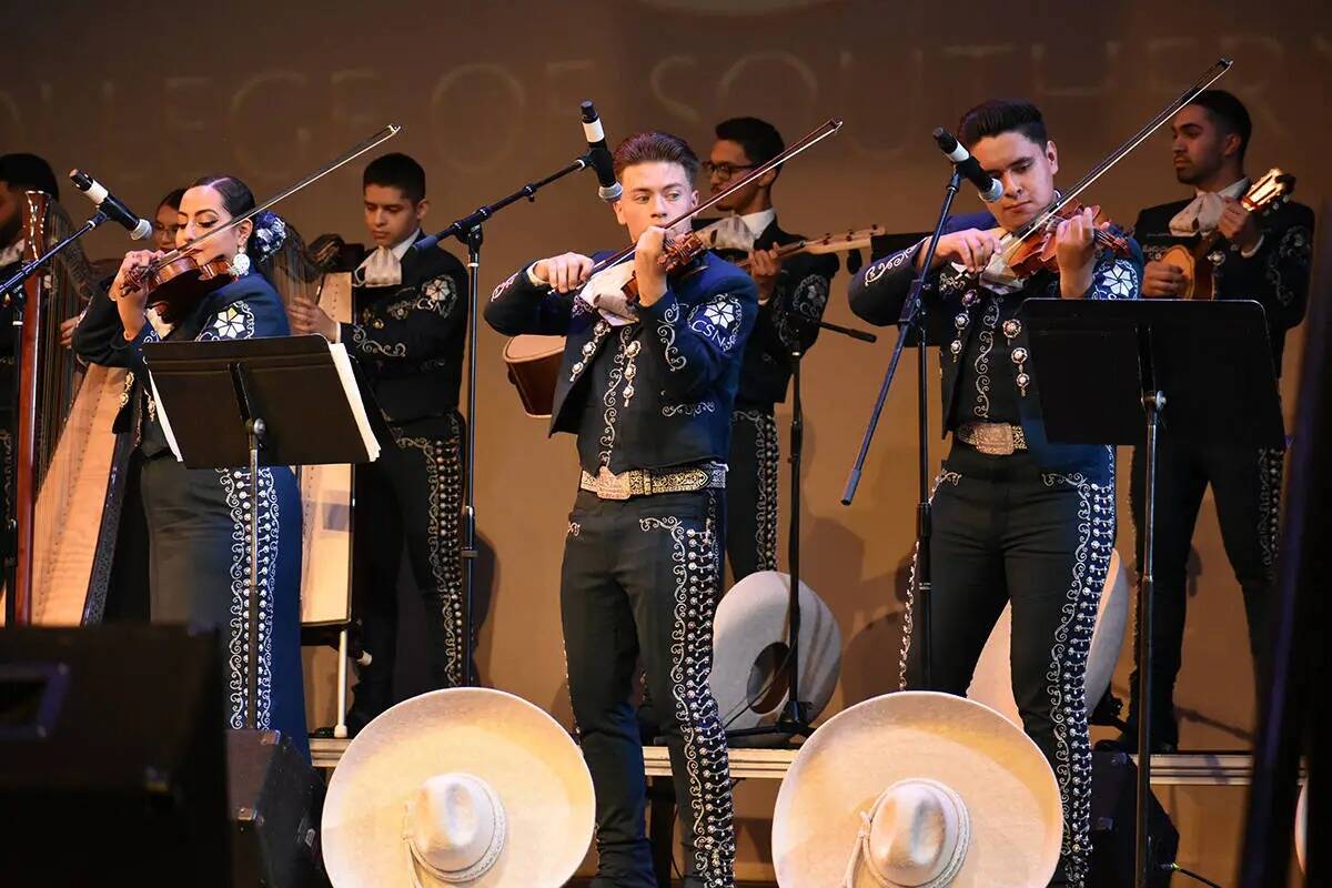 El Mariachi Plata del CSN se presenta en un evento especial días después de obtener el primer ...