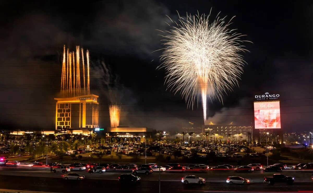 Durango abre sus puertas con fuegos artificiales Los fuegos artificiales rodean el nuevo Casino ...