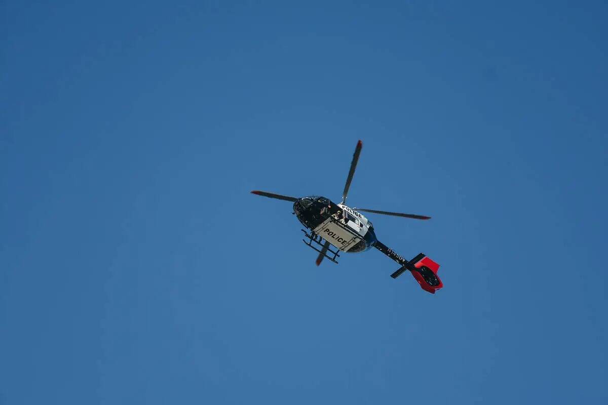 La policía en el lugar de un tiroteo en el campus de la UNLV el miércoles 6 de diciembre de 2 ...