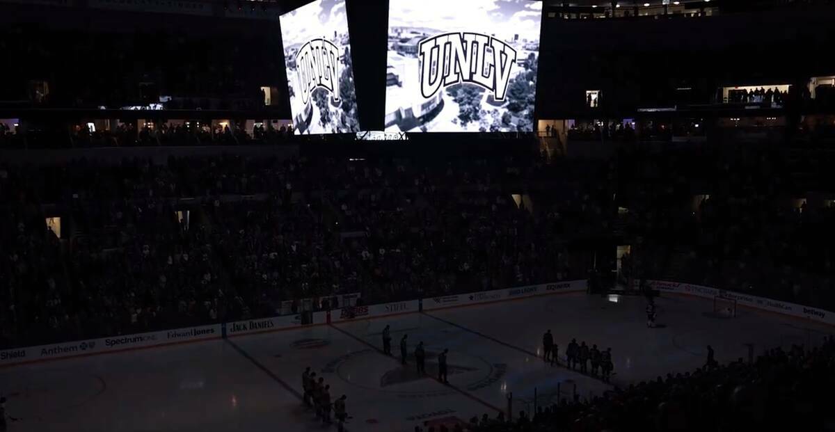 Los St. Louis Blues guardan un minuto de silencio por las víctimas del tiroteo en UNLV antes d ...