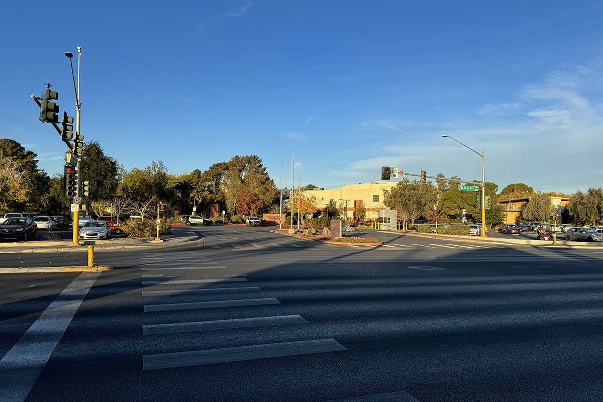 Maryland Parkway, cerca del campus de la UNLV, reabre al tránsito el jueves 7 de diciembre de ...