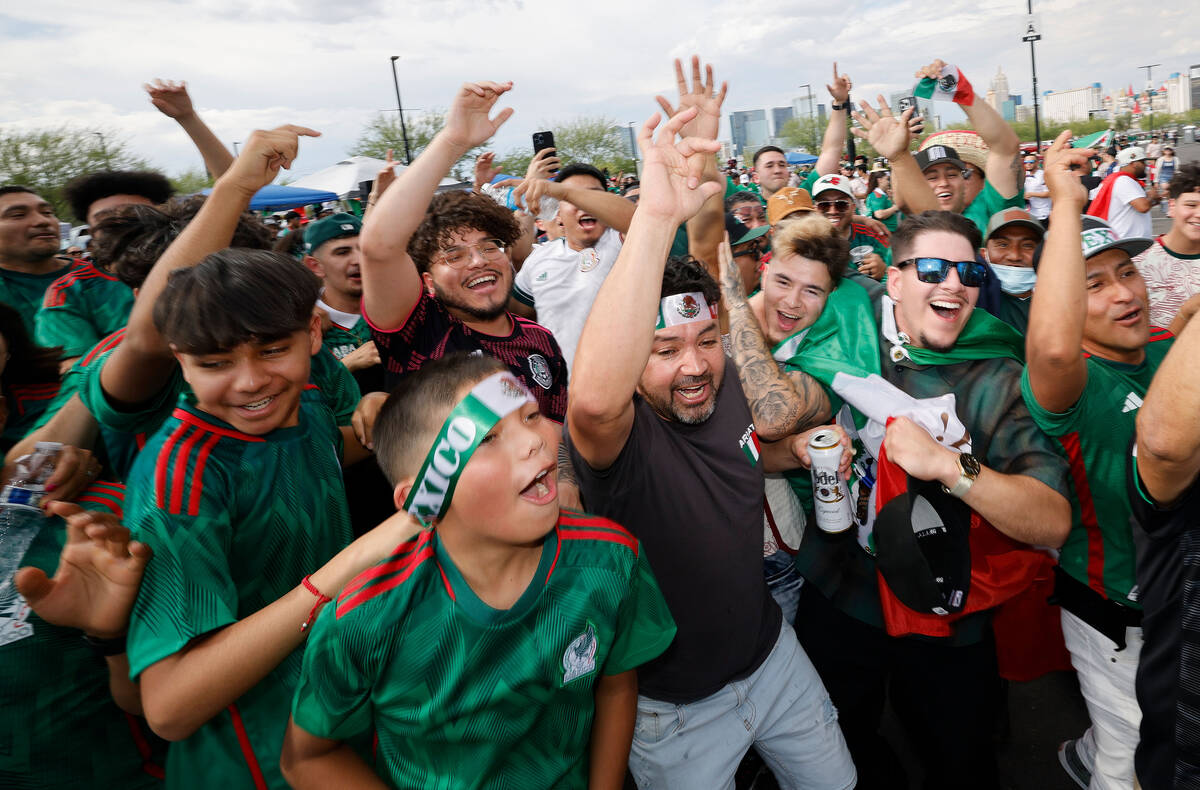 Los fanáticos de México bailan afuera del Allegiant Stadium el jueves 15 de junio de 2023, an ...