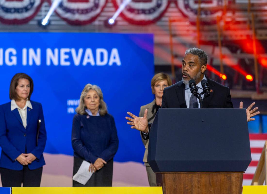 El congresista Steven Horsford habla sobre la inversión en el ferrocarril de alta velocidad an ...