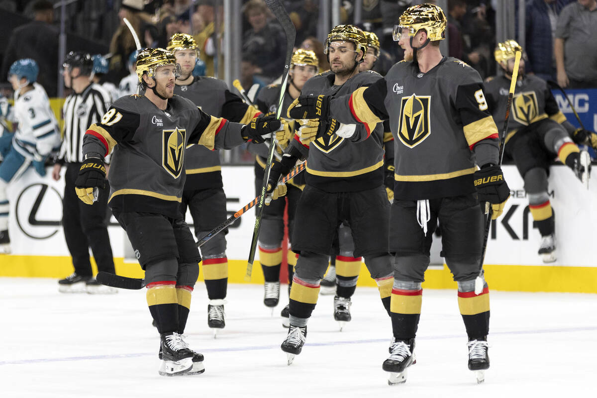 Los Vegas Golden Knights, incluyendo a los goleadores de la tanda de penales, el ala derecha Jo ...