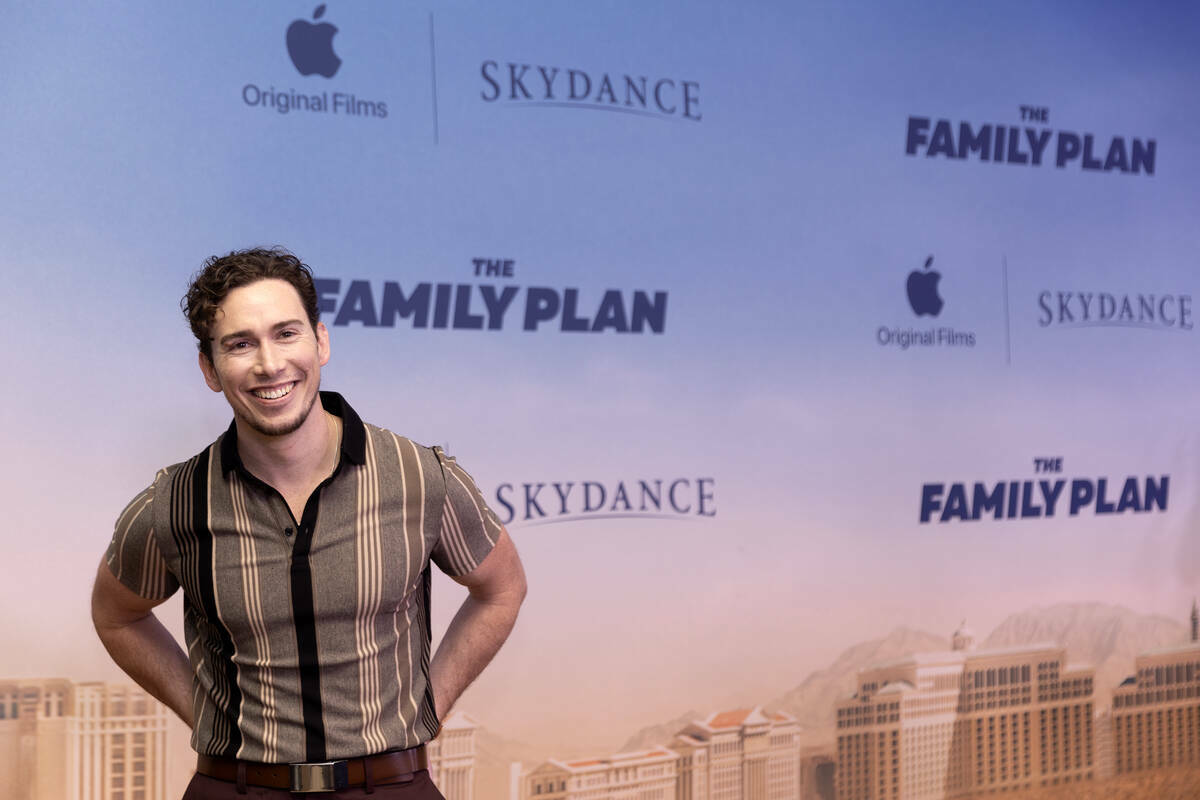El actor Kellen Boyle en la alfombra roja durante el estreno de ‘The Family Plan’ de Apple ...