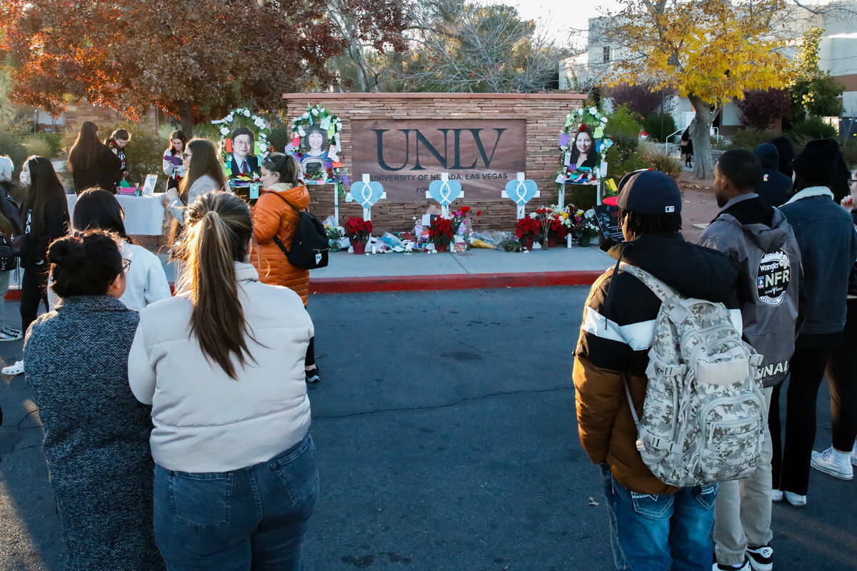 Miembros de la comunidad de la UNLV lloran la pérdida de tres profesores, el Dr. Jerry Cha-Jan ...