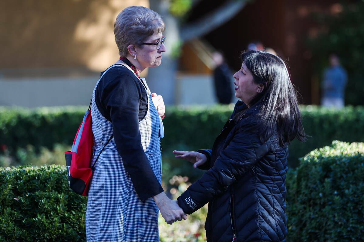 Miembros de la comunidad de la UNLV lloran la pérdida de tres profesores, el Dr. Jerry Cha-Jan ...