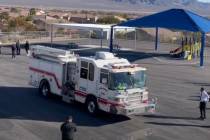 Esta captura de pantalla de vIdeo muestra a los bomberos de la Firefighters of Southern Nevada ...