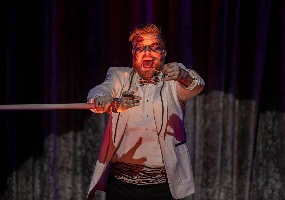 Enoch Augustus Scott se presenta en "Zombie Burlesque" en el V Theater el lunes 22 de noviembre ...
