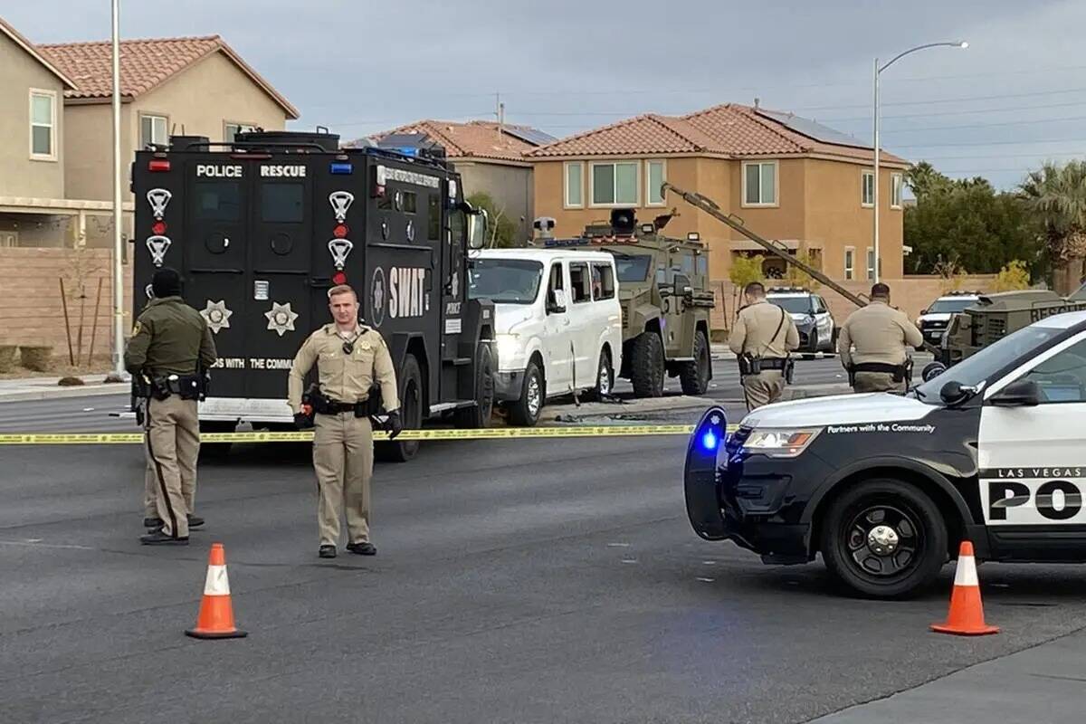 El Departamento de Policía Metropolitana de Las Vegas investiga un tiroteo en el que se vieron ...