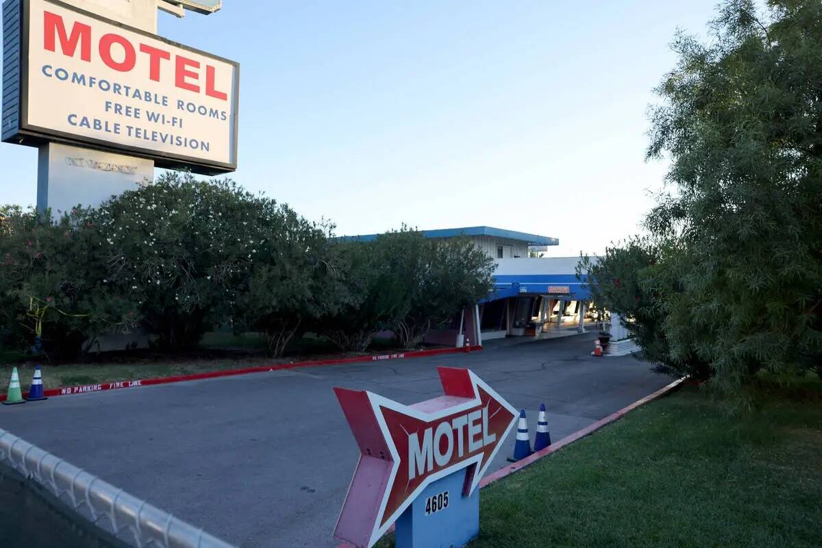 El Diamond Inn Motel cerrado en el Strip al norte de Russel Road en Las Vegas el viernes 27 de ...