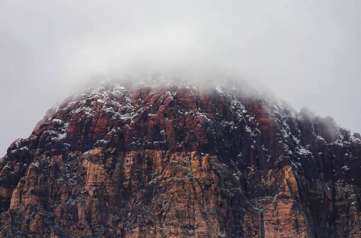 Una capa de nieve cubre Red Rock Canyon el miércoles 3 de enero de 2024, en Las Vegas. (Daniel ...