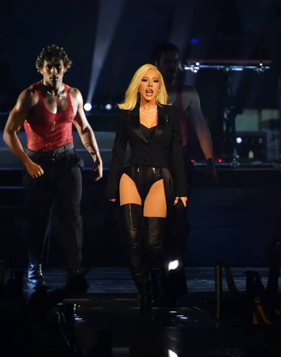 Christina Aguilera se presenta en su espectáculo inaugural en el Voltaire del Venetian el 30 d ...