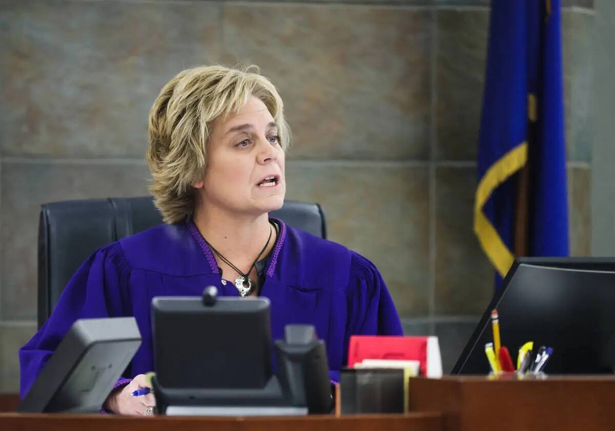 La juez de paz Diana Sullivan preside el caso de Deobra Redding, acusado de atacar a una juez d ...
