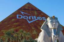 El anuncio de Doritos envuelve el lado este del Luxor, el jueves 4 de enero de 2024, en Las Veg ...