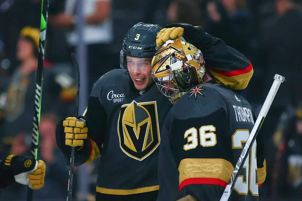 El defensa de los Vegas Golden Knights, Brayden McNabb, felicita al portero Logan Thompson (36) ...