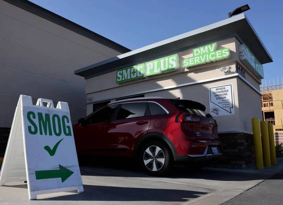 Un quiosco de Smog Plus DMV Registro en Las Vegas Jueves, 27 de abril 2023. (K.M. Cannon/Las Ve ...