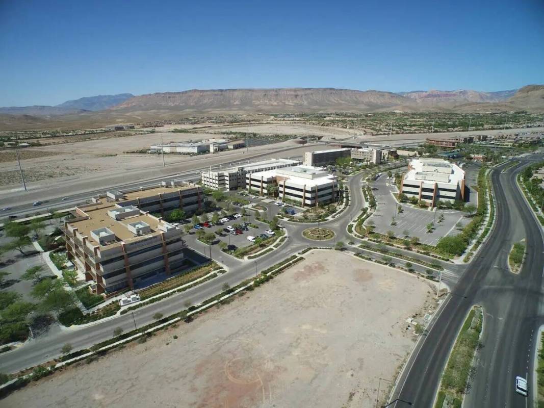 Roseman University quiere ampliar su campus de Summerlin con la urbanización de 32 acres de te ...