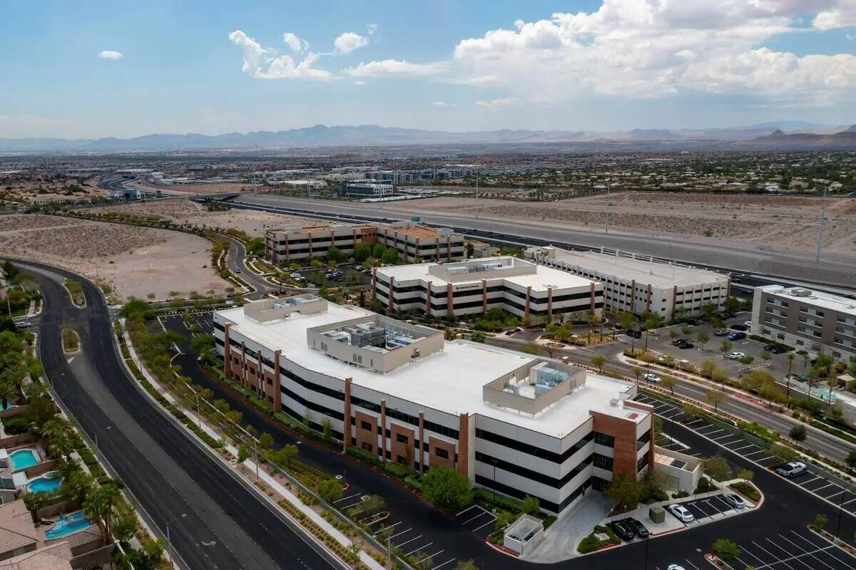 Roseman University quiere ampliar su campus de Summerlin con la urbanización de 32 acres de te ...