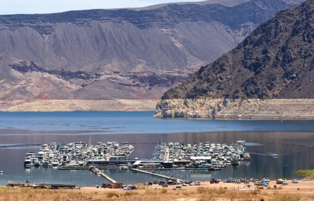 Botes atracados en el Puerto de botes de Las Vegas, en el Área Recreativa Nacional del Lago Me ...