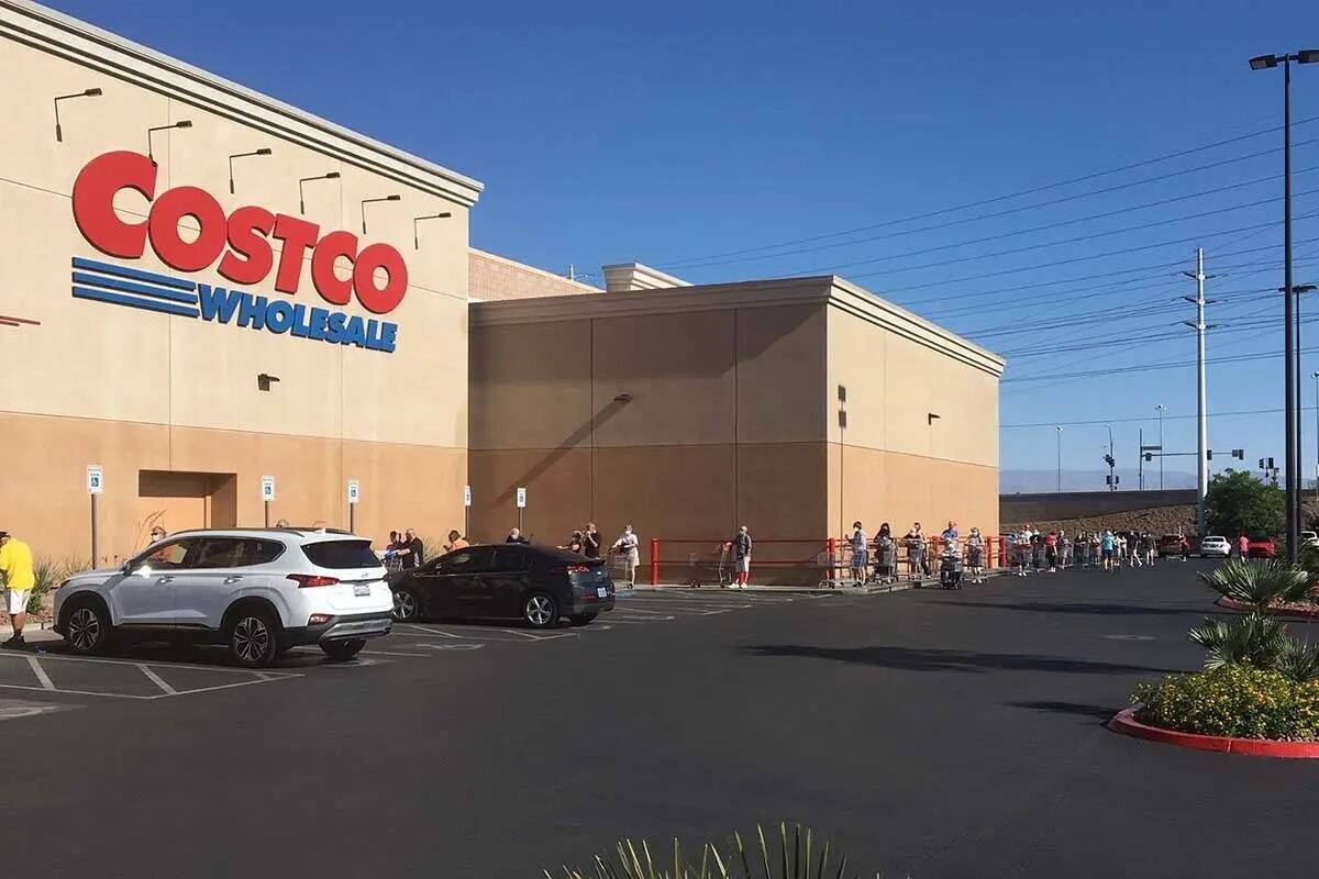 La tienda Costco en Marks Street en Henderson se ve el lunes, 4 de mayo de 2020. Otro Costco po ...