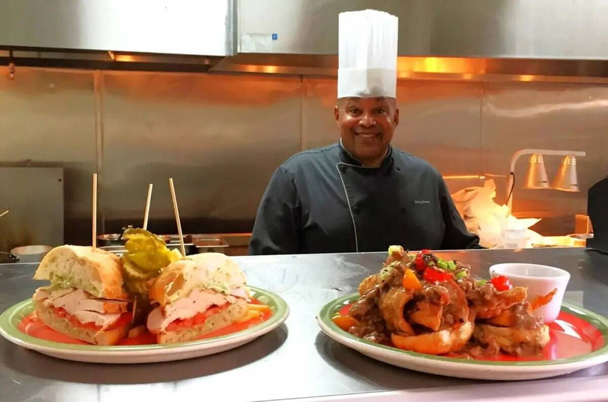 El chef Sterling Burpee, dueño de Zenaida's Cafe en East Tropicana Avenue en Las Vegas, el jue ...