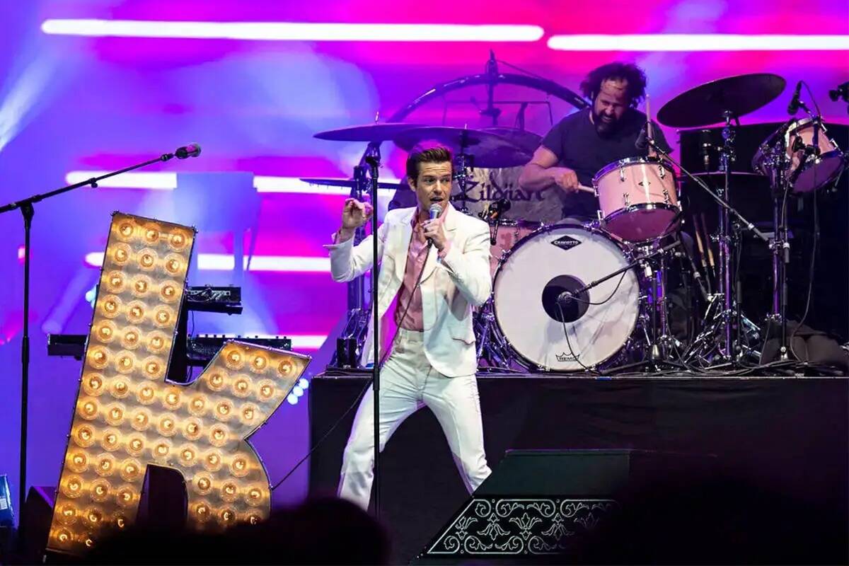 Brandon Flowers de The Killers visto en KAABOO Texas en el AT&T Stadium el viernes 10 de mayo d ...