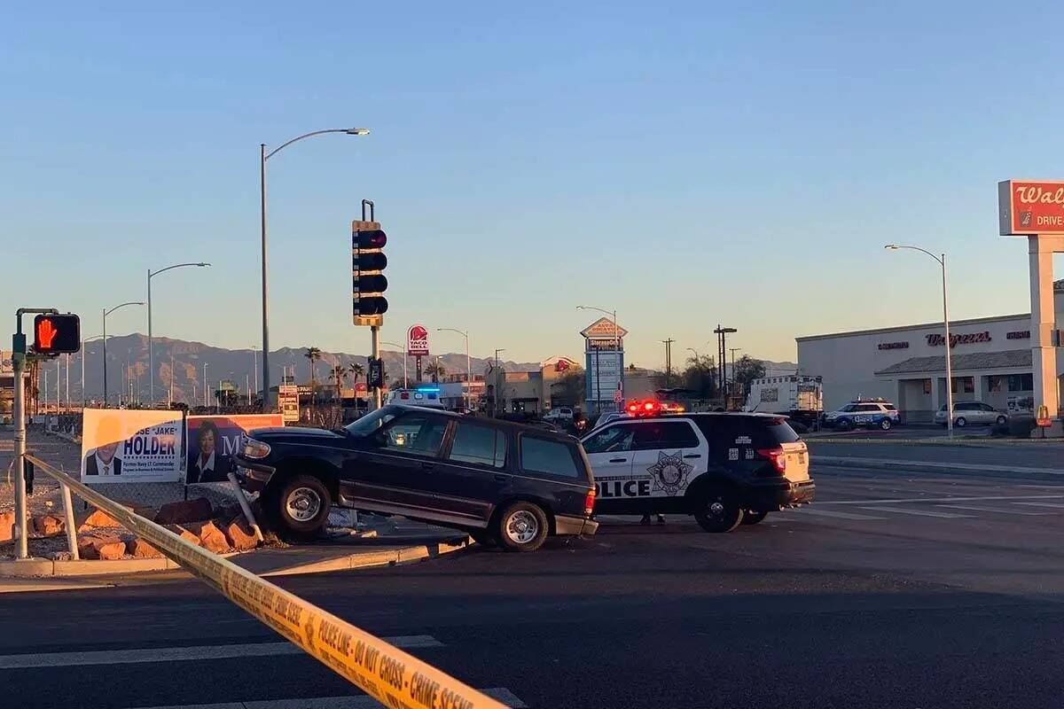 Un peatón murió tras un choque en Alta Drive y South Decatur Boulevard en febrero de 2019. (L ...