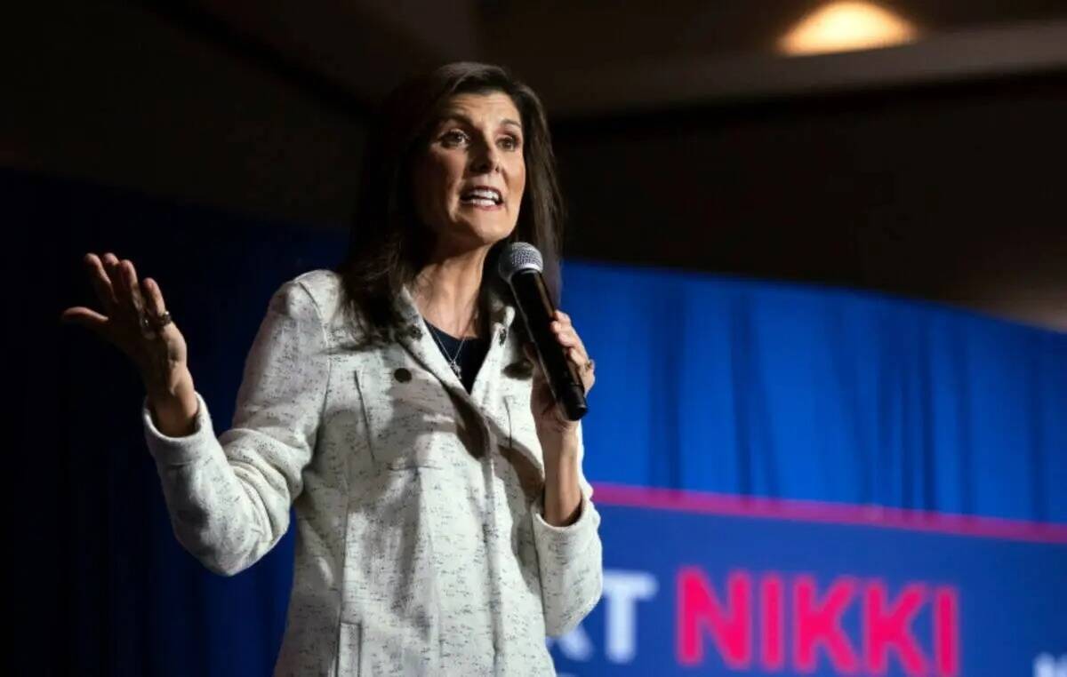 Nikki Haley habla durante un evento de campaña en The North Charleston Coliseum, el miércoles ...